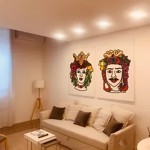 palazzo-caltagirone-suite-1.sicilyhotelsitaly.net/